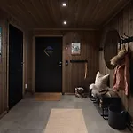 Ny Og Moderne Med Sauna, Jacuzzi Og Eget Spillrom Med Biljard Og Dart Gratis Elbillading Og Strom Inkludert I Prisen