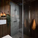 Ny Og Moderne Med Sauna, Jacuzzi Og Eget Spillrom Med Biljard Og Dart Gratis Elbillading Og Strøm Inkludert I Prisen Feriehus