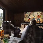 Ny Og Moderne Med Sauna, Jacuzzi Og Eget Spillrom Med Biljard Og Dart Gratis Elbillading Og Strom Inkludert I Prisen