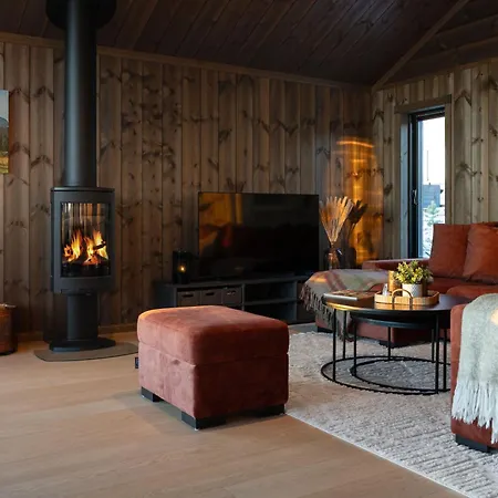 Ny Og Moderne Med Sauna, Jacuzzi Og Eget Spillrom Med Biljard Og Dart Gratis Elbillading Og Strom Inkludert I Prisen 別荘 Flå