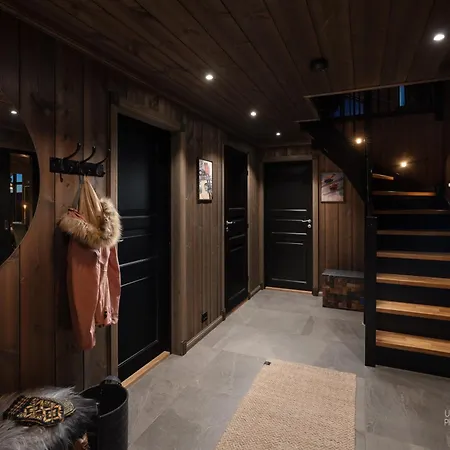 Ny Og Moderne Med Sauna, Jacuzzi Og Eget Spillrom Med Biljard Og Dart Gratis Elbillading Og Strom Inkludert I Prisen Ferienhaus