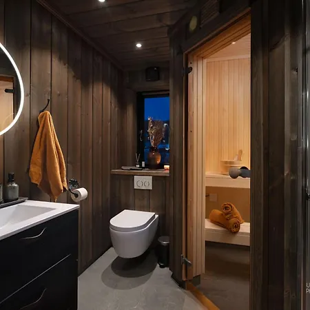 Ny Og Moderne Med Sauna, Jacuzzi Og Eget Spillrom Med Biljard Og Dart Gratis Elbillading Og Strom Inkludert I Prisen 別荘 Flå
