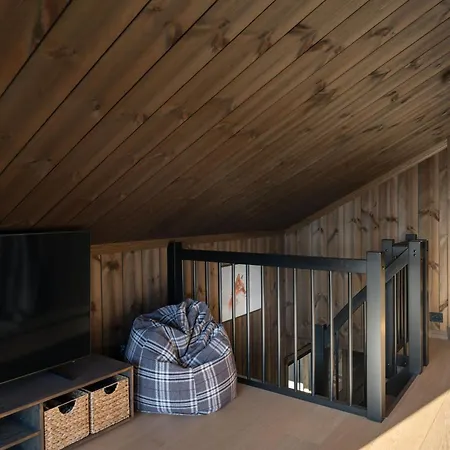 Ferienhaus Ny Og Moderne Med Sauna, Jacuzzi Og Eget Spillrom Med Biljard Og Dart Gratis Elbillading Og Strom Inkludert I Prisen Flå