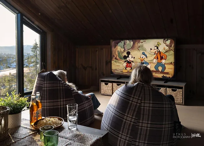 Ny Og Moderne Med Sauna, Jacuzzi Og Eget Spillrom Med Biljard Og Dart Gratis Elbillading Og Strom Inkludert I Prisen